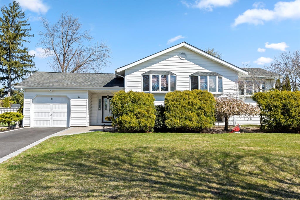 1 of 36 - 10 Holly Drive, East Northport, NY