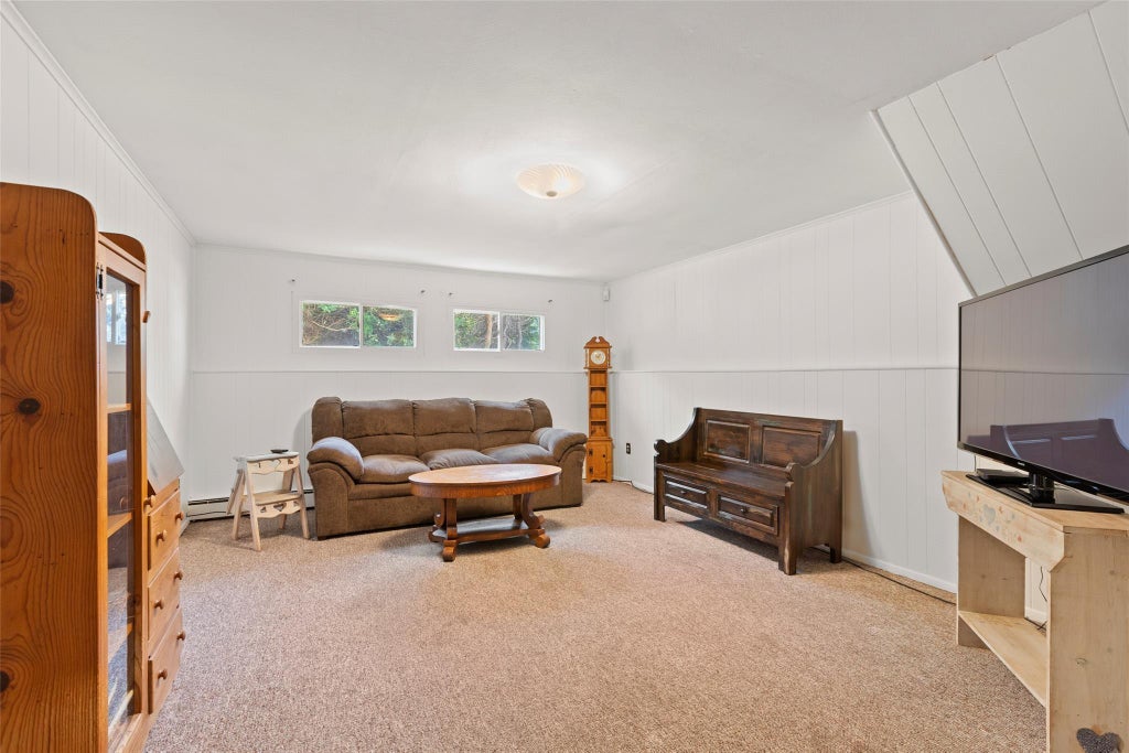 21 of 36 - 10 Holly Drive, East Northport, NY
