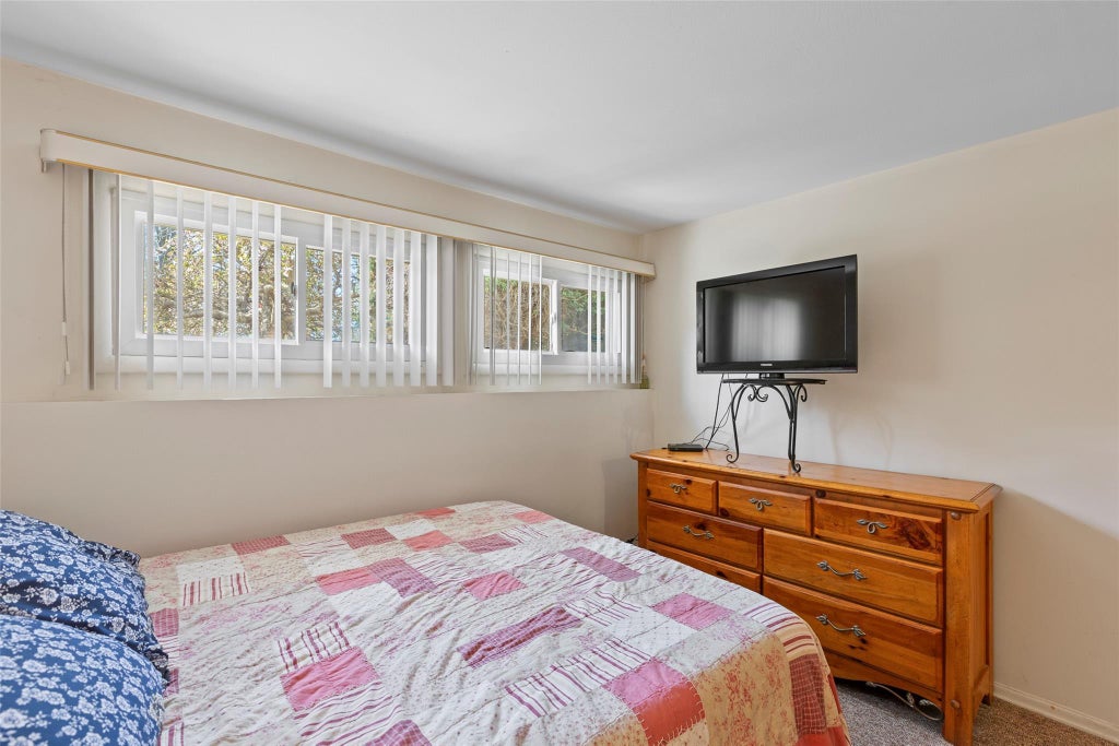 24 of 36 - 10 Holly Drive, East Northport, NY