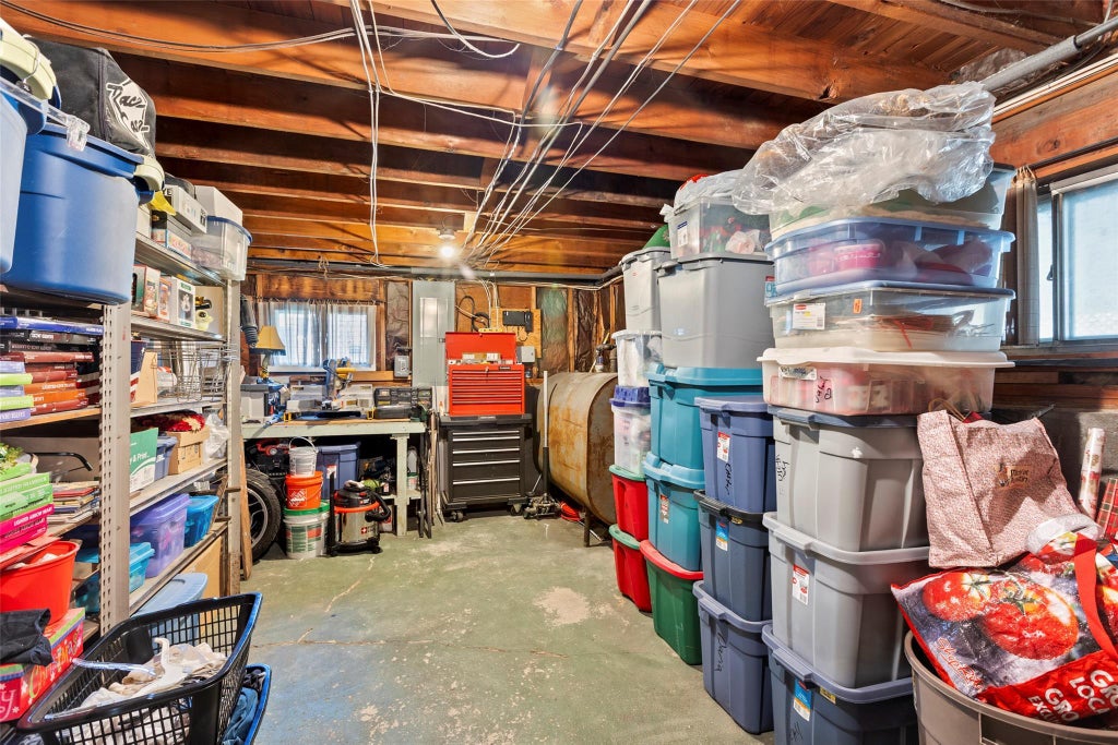 27 of 36 - 10 Holly Drive, East Northport, NY