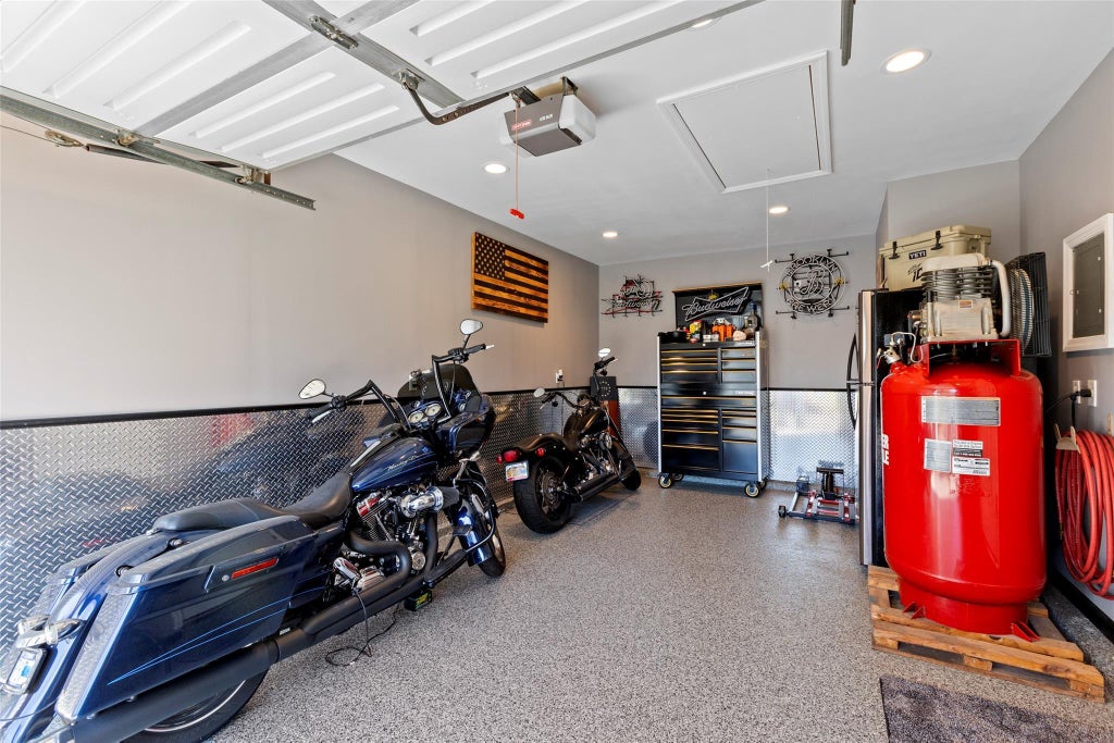 29 of 36 - 10 Holly Drive, East Northport, NY