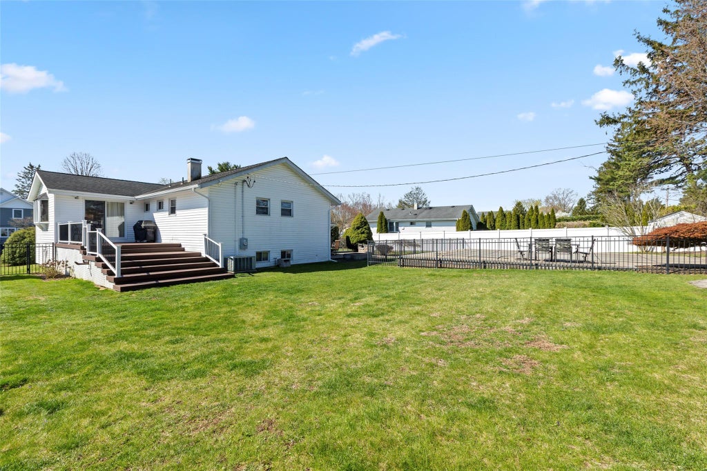 30 of 36 - 10 Holly Drive, East Northport, NY