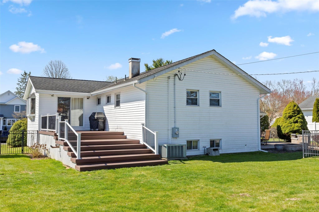 31 of 36 - 10 Holly Drive, East Northport, NY