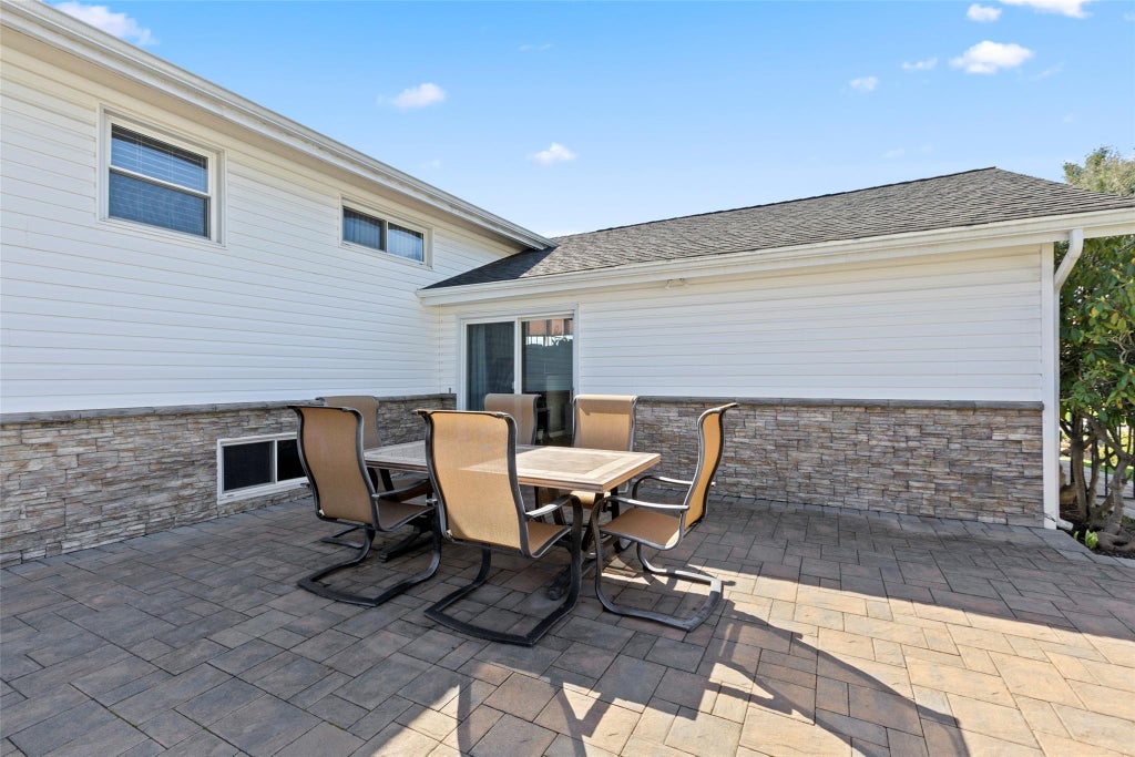 34 of 36 - 10 Holly Drive, East Northport, NY