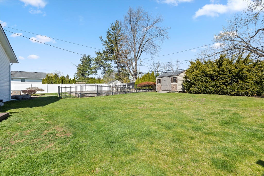 35 of 36 - 10 Holly Drive, East Northport, NY