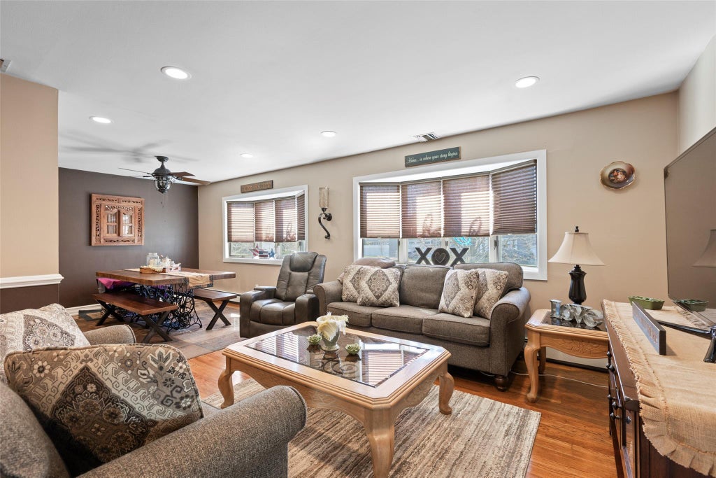 4 of 36 - 10 Holly Drive, East Northport, NY