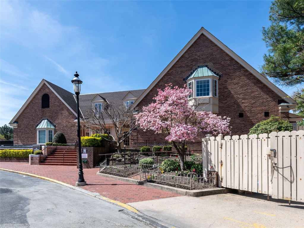 15 of 30 - 1328 Robin Lane # 67u, Bayside, NY