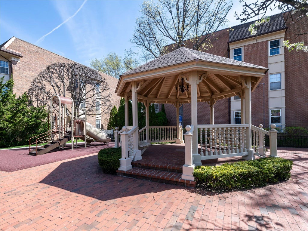 17 of 30 - 1328 Robin Lane # 67u, Bayside, NY