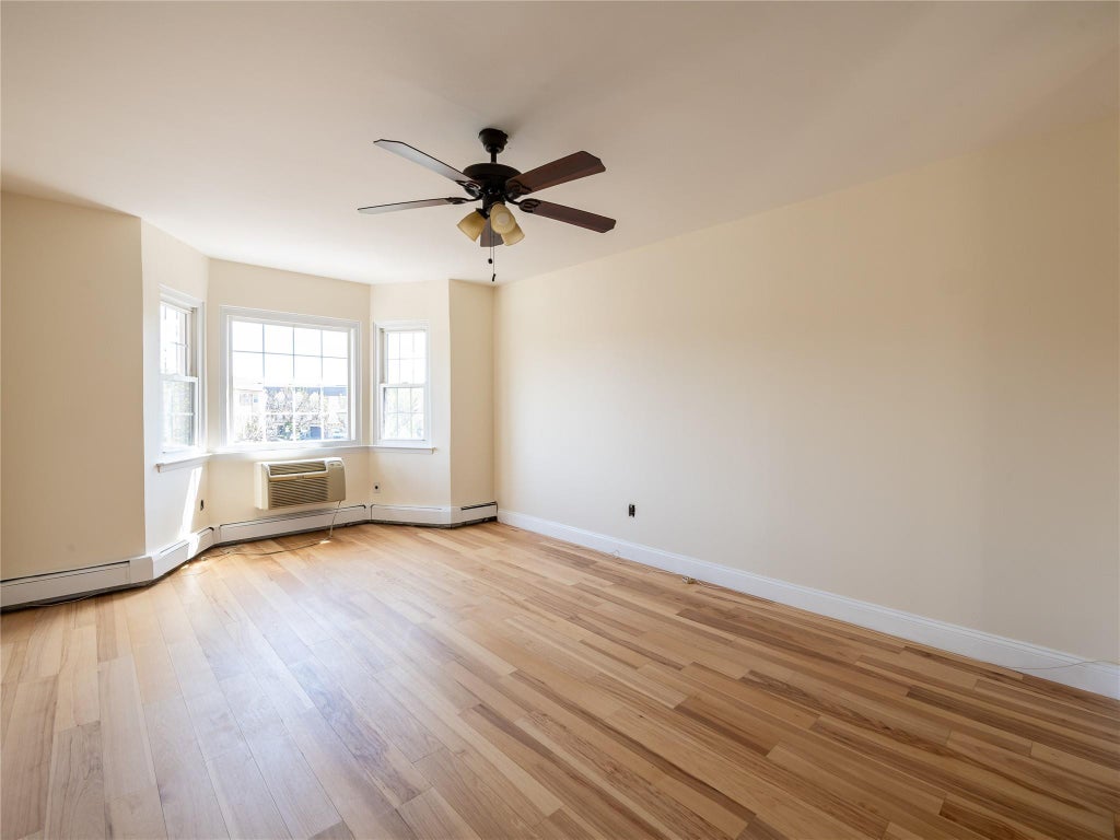 8 of 30 - 1328 Robin Lane # 67u, Bayside, NY