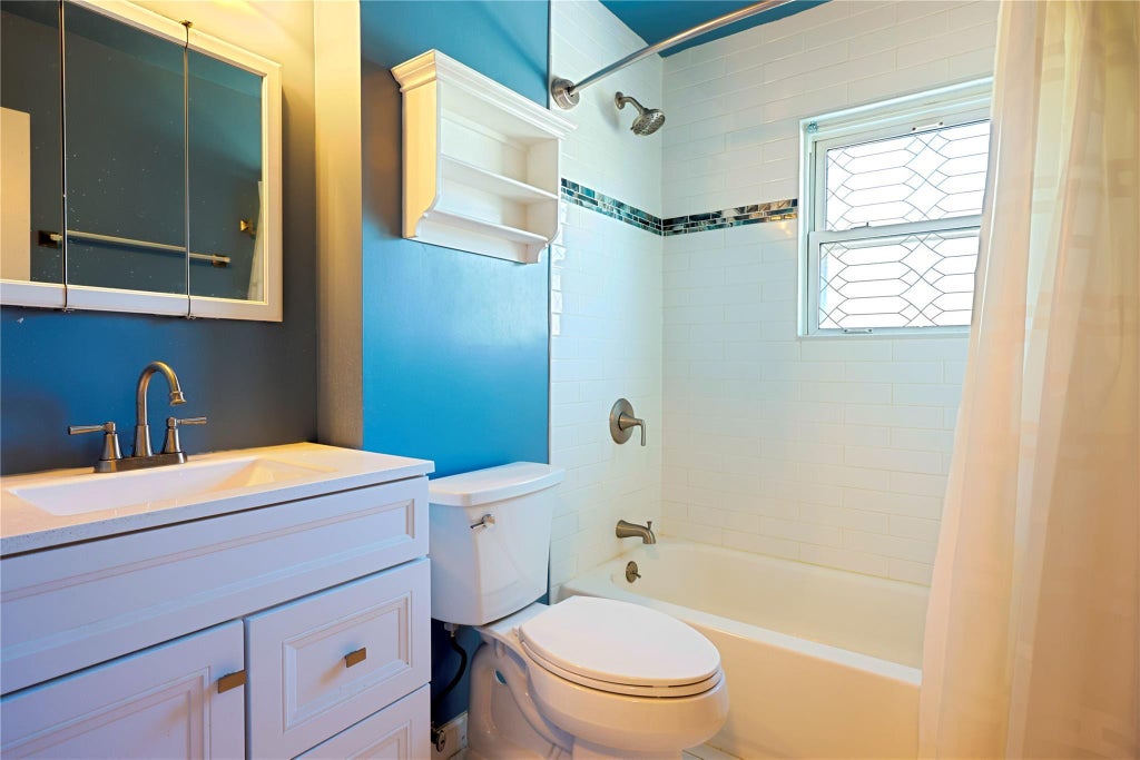 10 of 22 - 27 Campo Avenue, Selden, NY