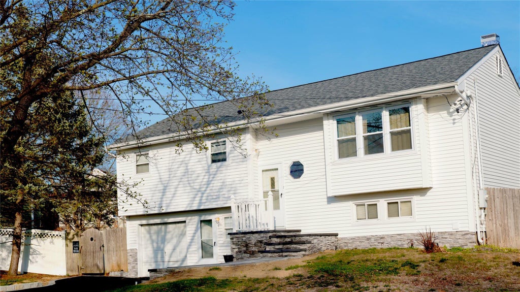 19 of 22 - 27 Campo Avenue, Selden, NY