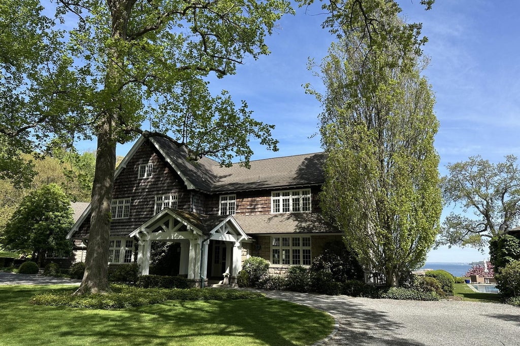 18 of 28 - 1420 Ridge Road, Laurel Hollow, NY