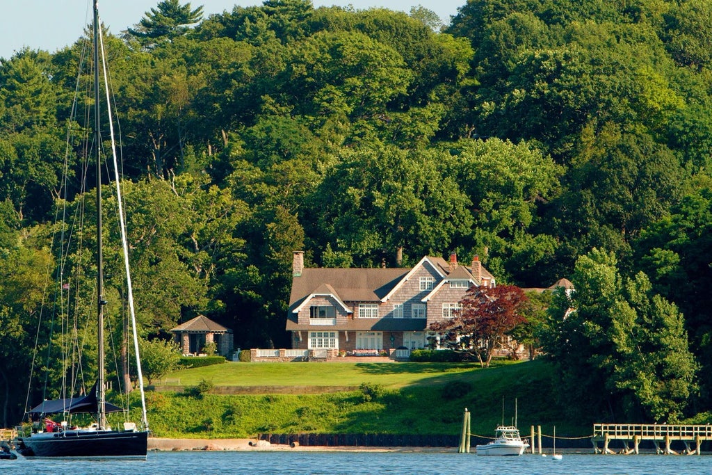 1 of 28 - 1420 Ridge Road, Laurel Hollow, NY