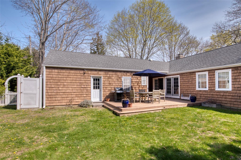 7 of 19 - 555 Three Waters Lane, Orient, NY