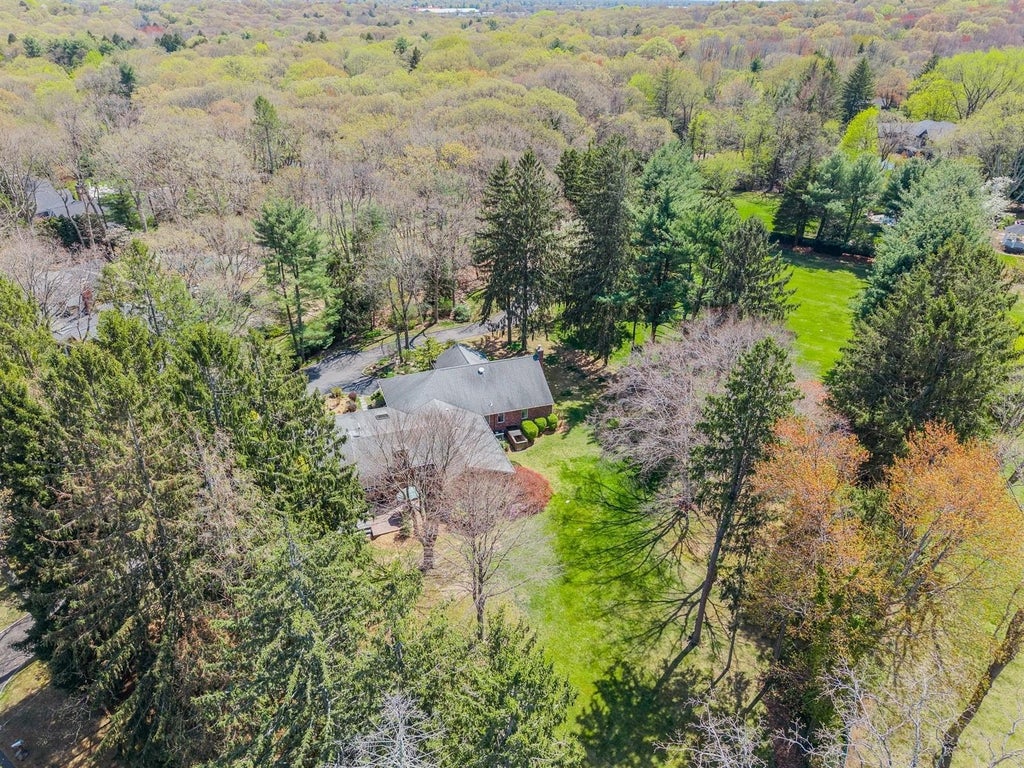10 of 12 - 1926 Midlane Road, Muttontown, NY