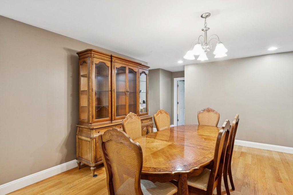 3 of 12 - 1926 Midlane Road, Muttontown, NY