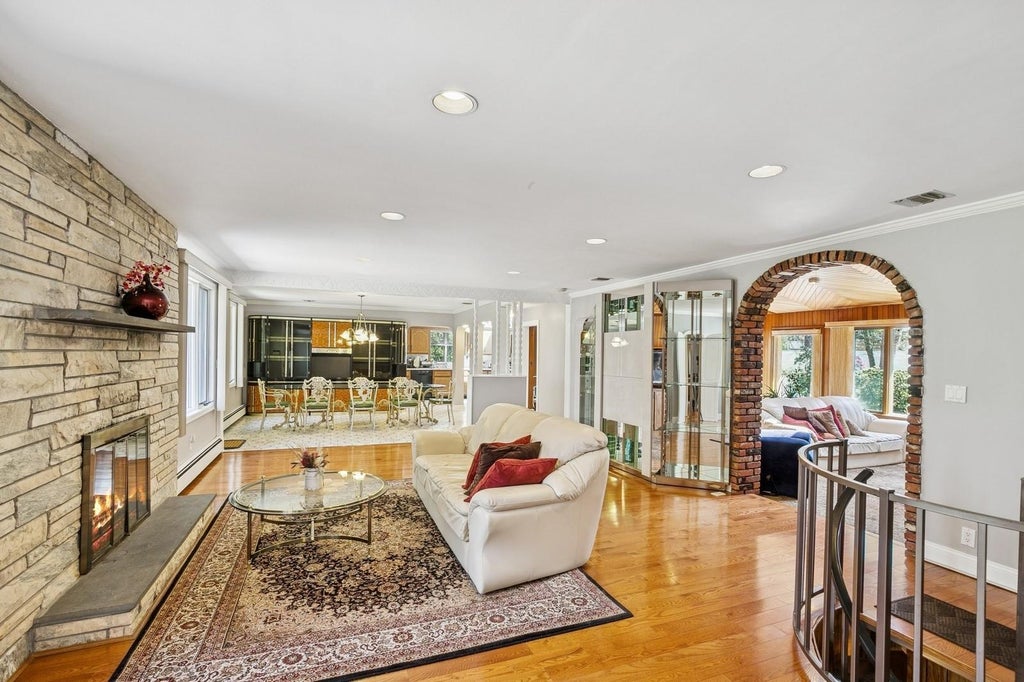 4 of 12 - 1926 Midlane Road, Muttontown, NY