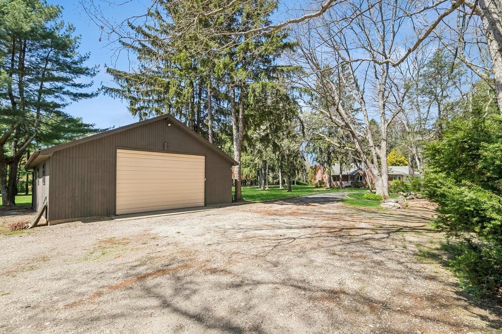5 of 12 - 1926 Midlane Road, Muttontown, NY