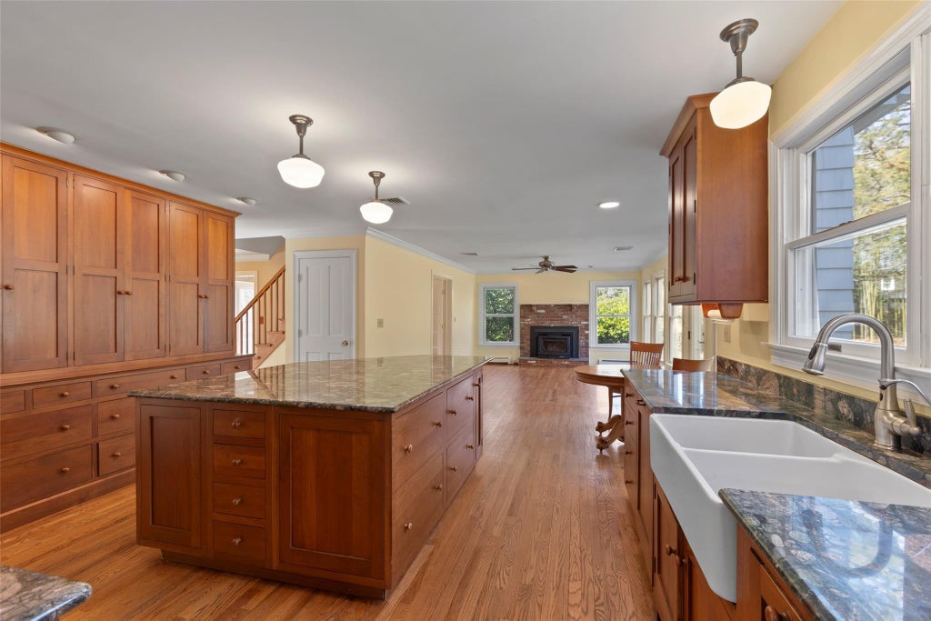 11 of 37 - 7 Locust Avenue, Setauket, NY