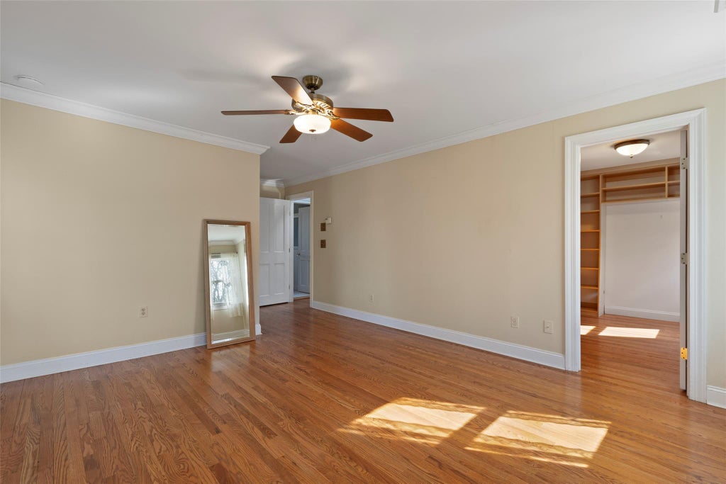 17 of 37 - 7 Locust Avenue, Setauket, NY