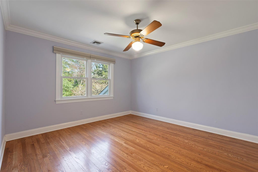 22 of 37 - 7 Locust Avenue, Setauket, NY