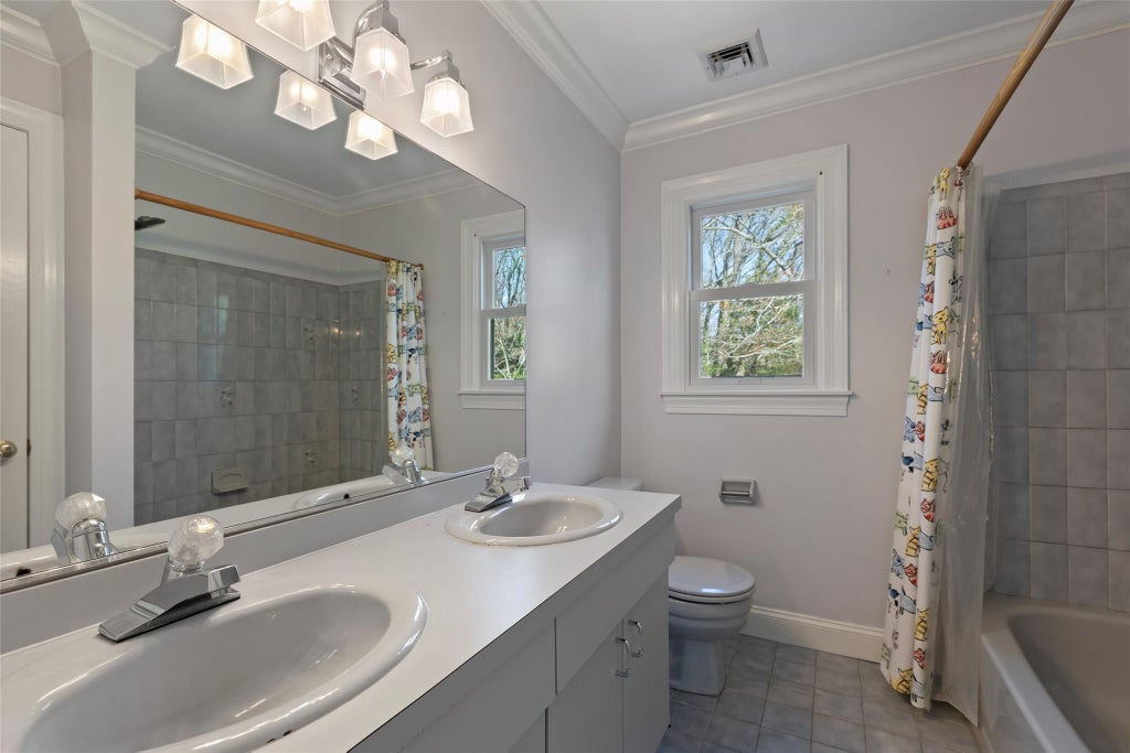 25 of 37 - 7 Locust Avenue, Setauket, NY