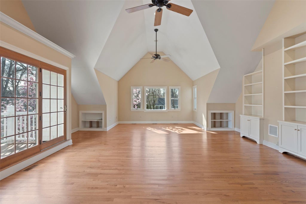 27 of 37 - 7 Locust Avenue, Setauket, NY