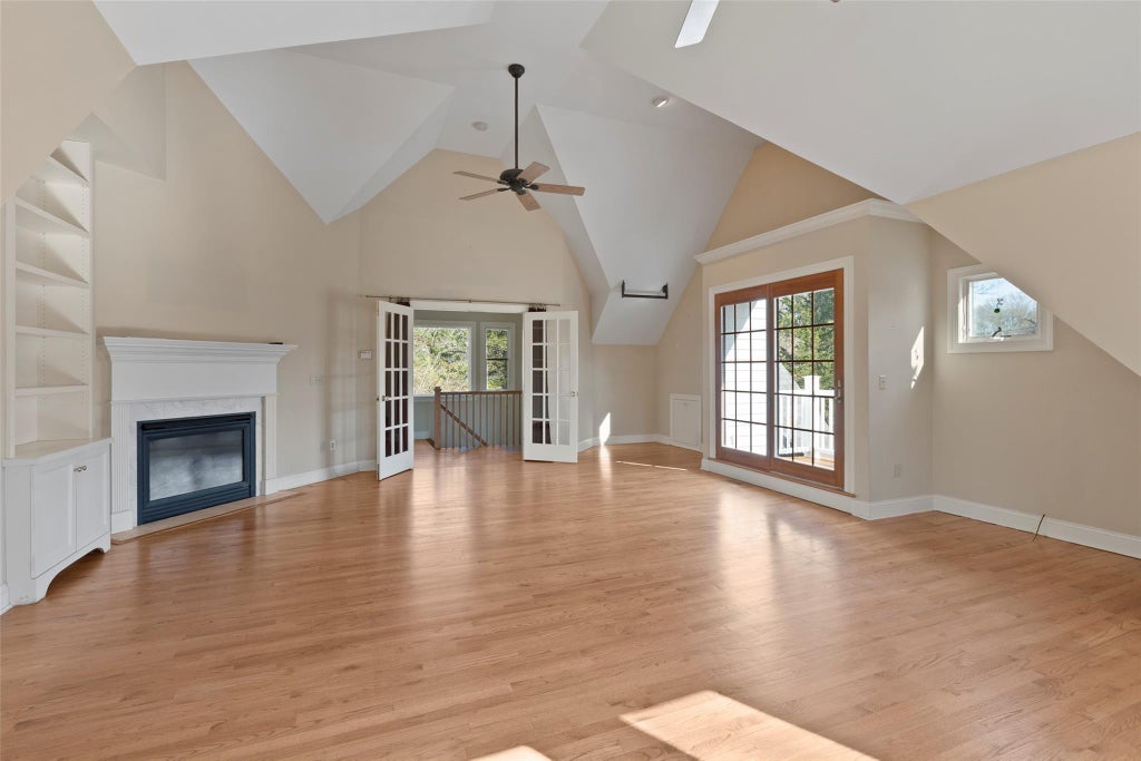 28 of 37 - 7 Locust Avenue, Setauket, NY