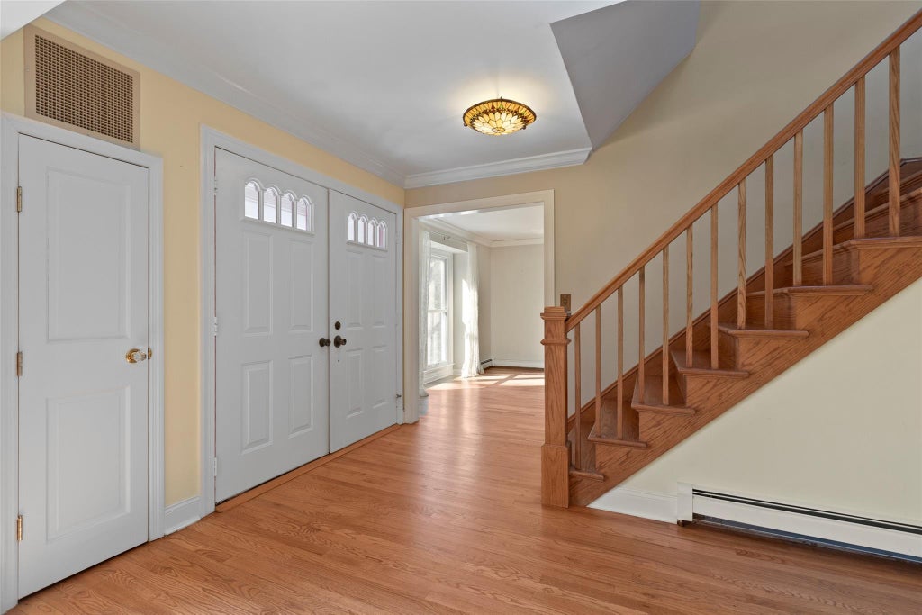 3 of 37 - 7 Locust Avenue, Setauket, NY