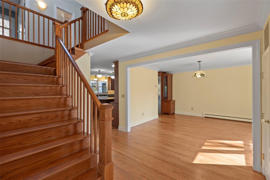 4 of 37 - 7 Locust Avenue, Setauket, NY