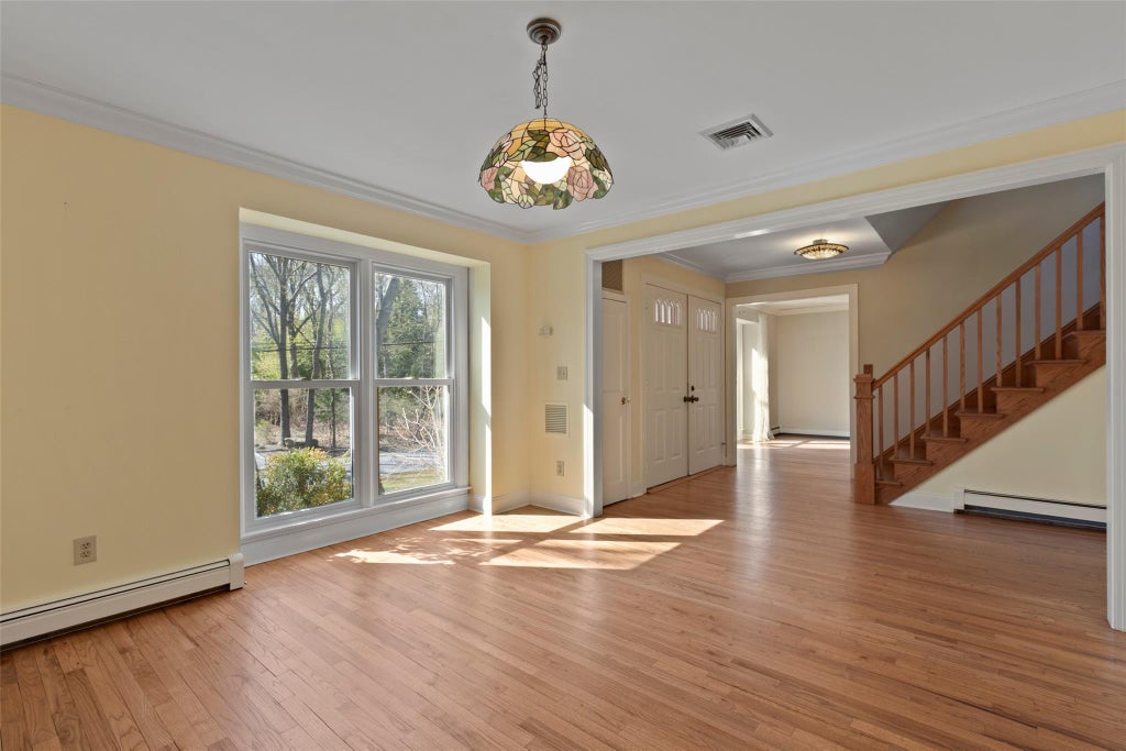 5 of 37 - 7 Locust Avenue, Setauket, NY