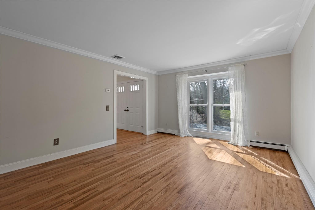 7 of 37 - 7 Locust Avenue, Setauket, NY