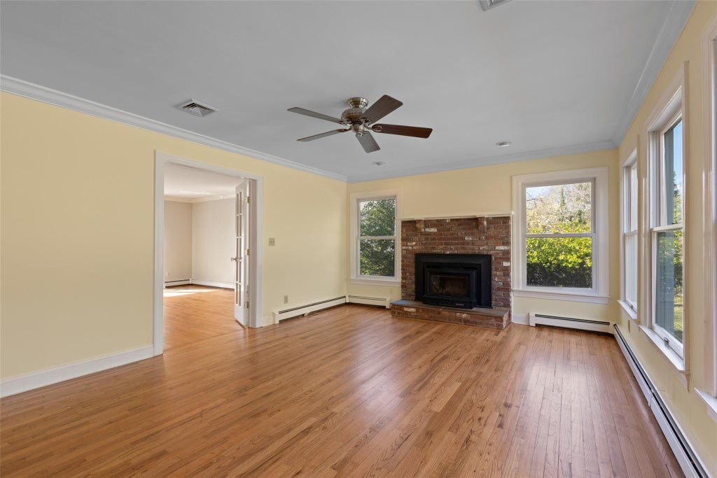 8 of 37 - 7 Locust Avenue, Setauket, NY