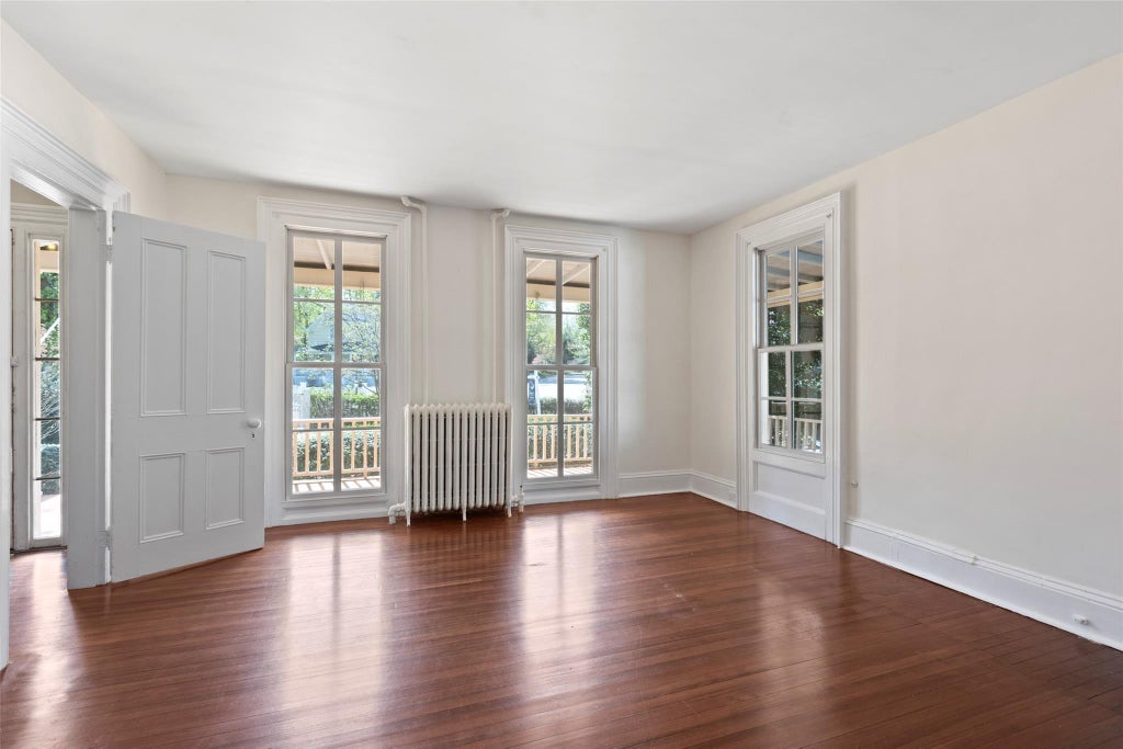 10 of 29 - 197 Christian Avenue, Stony Brook, NY