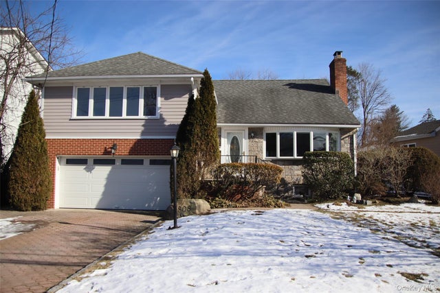 808 Wolfs Lane, Pelham