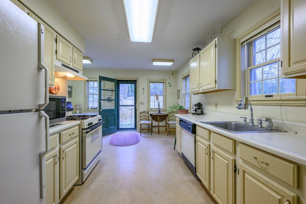 14 of 32 - 5050 Pequash Avenue, Cutchogue, NY