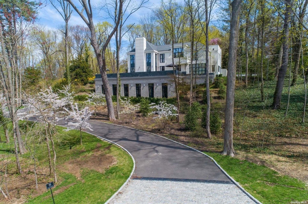 1 of 35 - 8 Frost Creek Drive, Locust Valley, NY