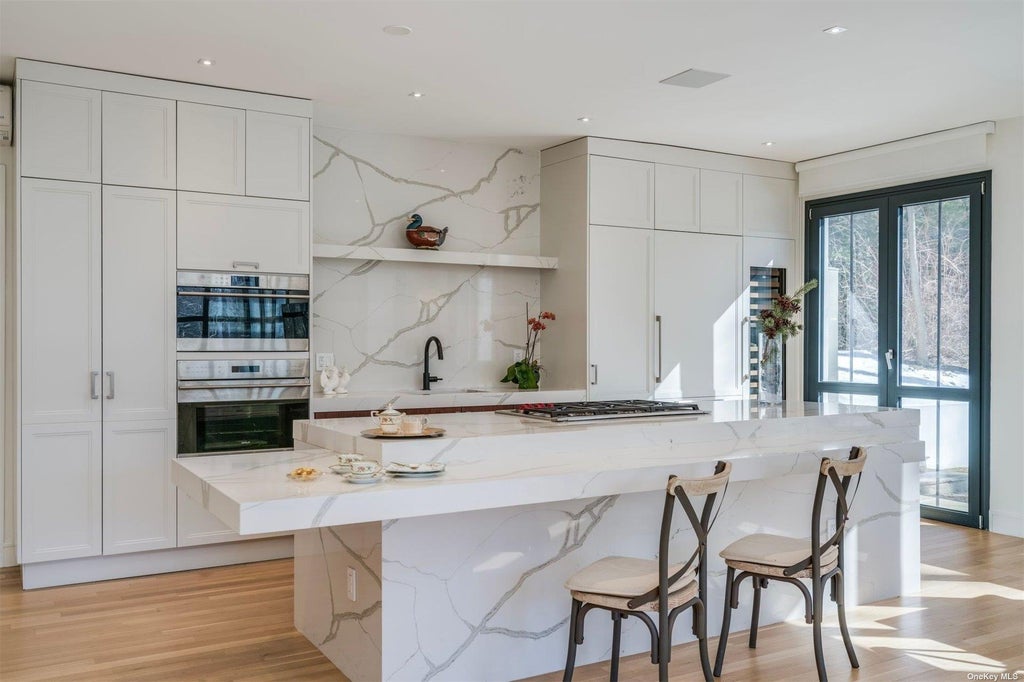 9 of 35 - 8 Frost Creek Drive, Locust Valley, NY