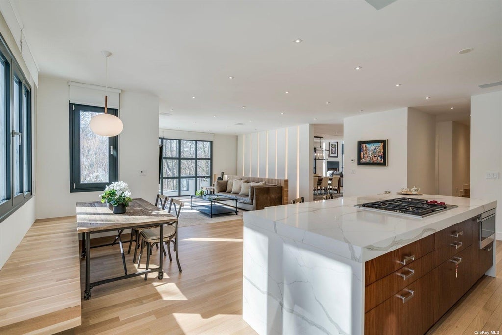 11 of 35 - 8 Frost Creek Drive, Locust Valley, NY