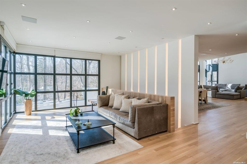 12 of 35 - 8 Frost Creek Drive, Locust Valley, NY