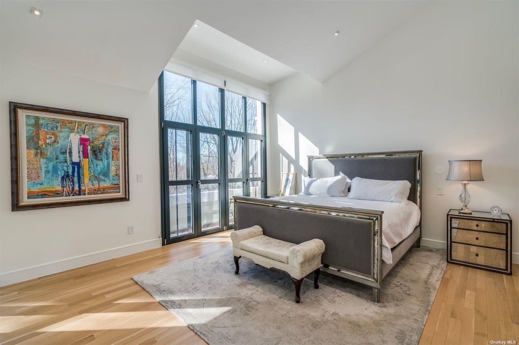 17 of 35 - 8 Frost Creek Drive, Locust Valley, NY