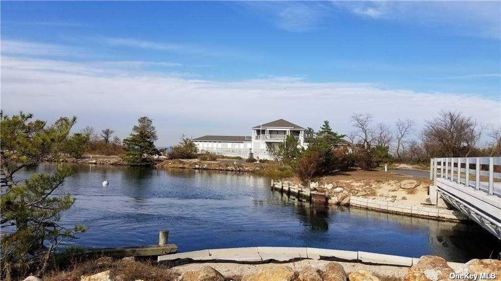 32 of 35 - 8 Frost Creek Drive, Locust Valley, NY