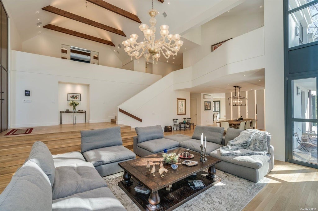 4 of 35 - 8 Frost Creek Drive, Locust Valley, NY