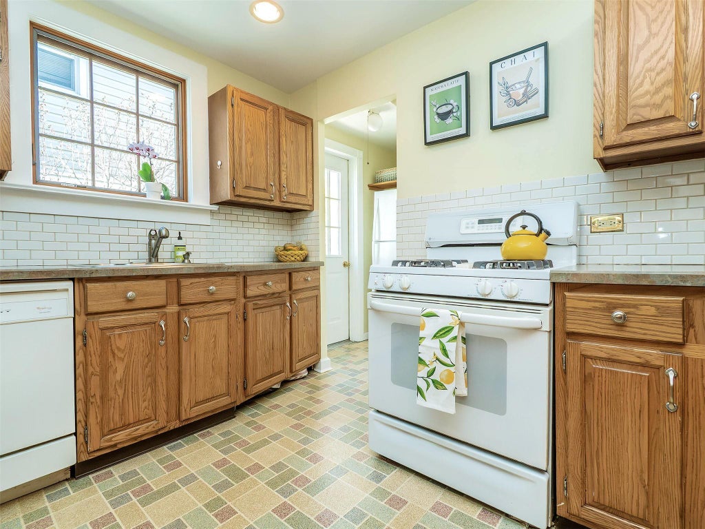 10 of 24 - 100 Highland Avenue, Port Washington, NY