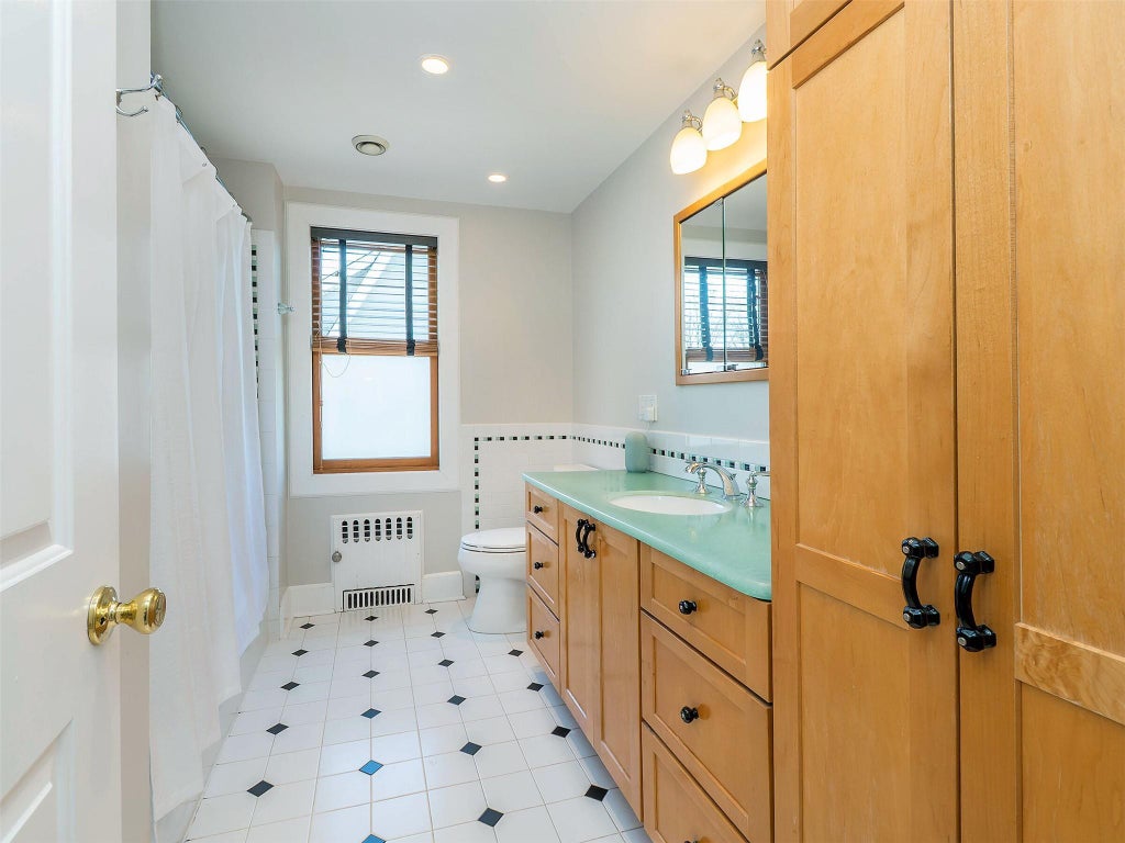 18 of 24 - 100 Highland Avenue, Port Washington, NY