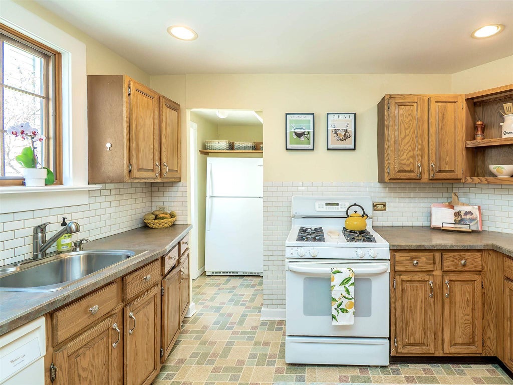 8 of 24 - 100 Highland Avenue, Port Washington, NY