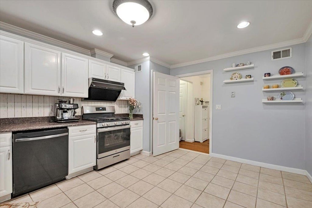11 of 24 - 119 Montgomery Avenue # B, Scarsdale, NY