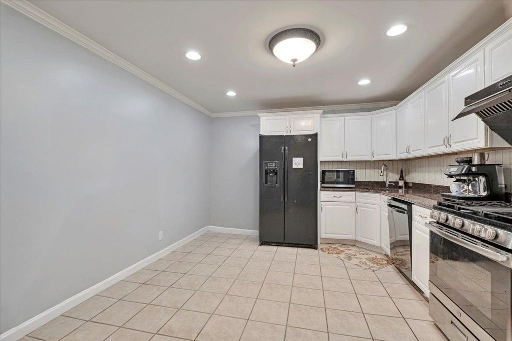 13 of 24 - 119 Montgomery Avenue # B, Scarsdale, NY