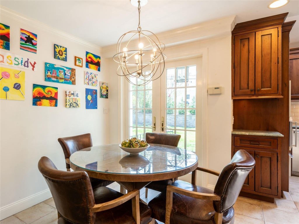 20 of 44 - 812 Hunt Lane, Manhasset, NY
