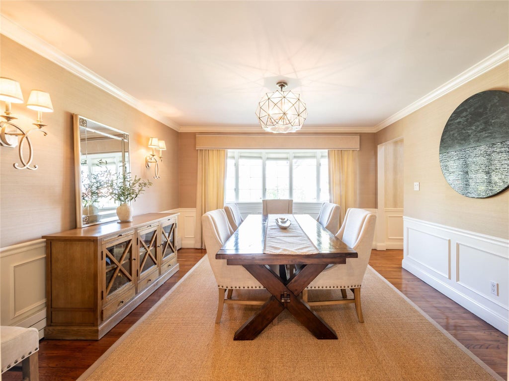 22 of 44 - 812 Hunt Lane, Manhasset, NY